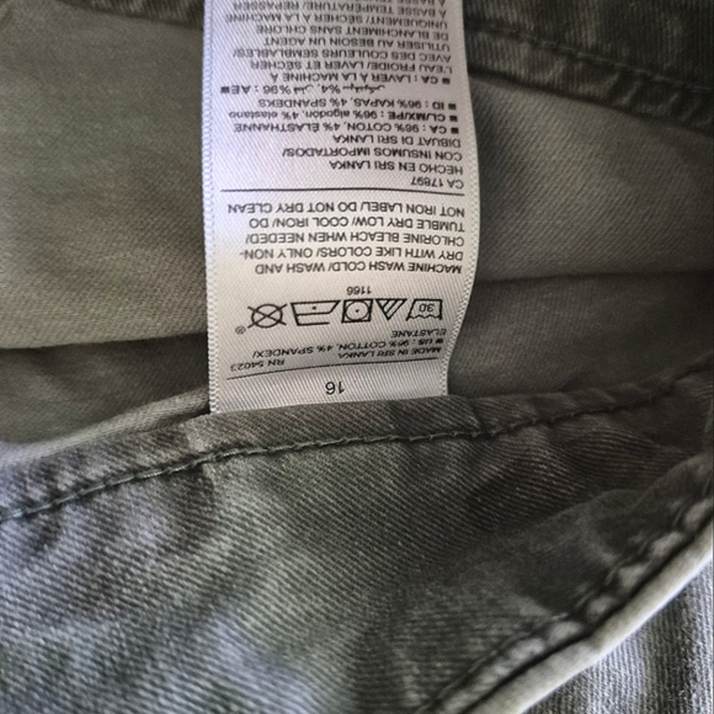 Vintage Old Navy Woman's Camo Pants - Picture 4 of 4